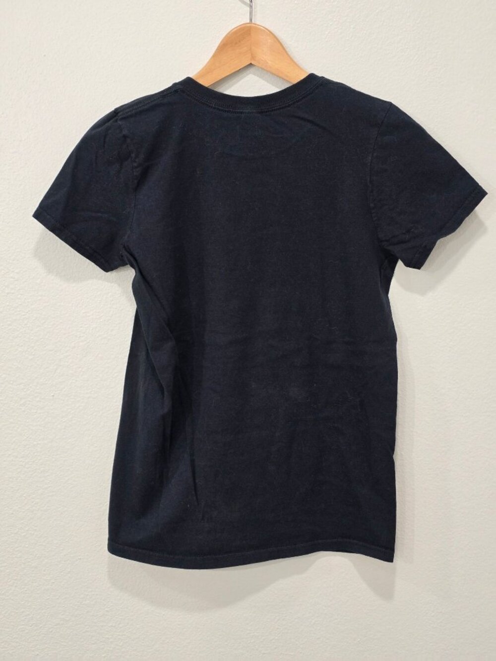 Gildan ✦ Blue Flowers Art Graphic Tee ✦ Black Short Sleeve Casual Summer Size S - Picture 3 of 8